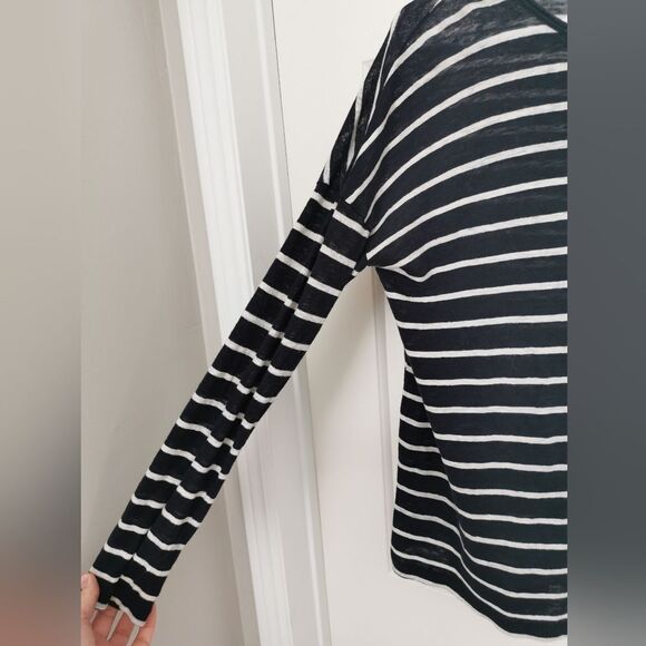 3/$20 Vince Camuto striped t-shirt size S - Picture 3 of 5